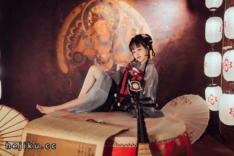 晕崽Zz cos图片包合集:小鸟依人的甜妹,看完直呼想保护