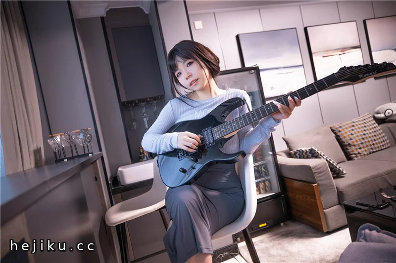 自闭颜球球(无颜小天使wy)图片合集:这位微胖系女孩的别样风情